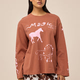 STORY TEE - HORSE MAGIC CHESTNUT